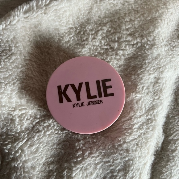 KYLIE setting powder - Picture 2 of 2